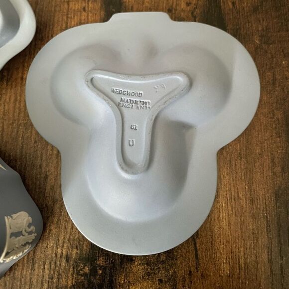 WEDGWOOD JASPERWARE PALE BLUE LIDDED COVERED TRINKET BOX / RING PLATE Set of 2 - Picture 11 of 11